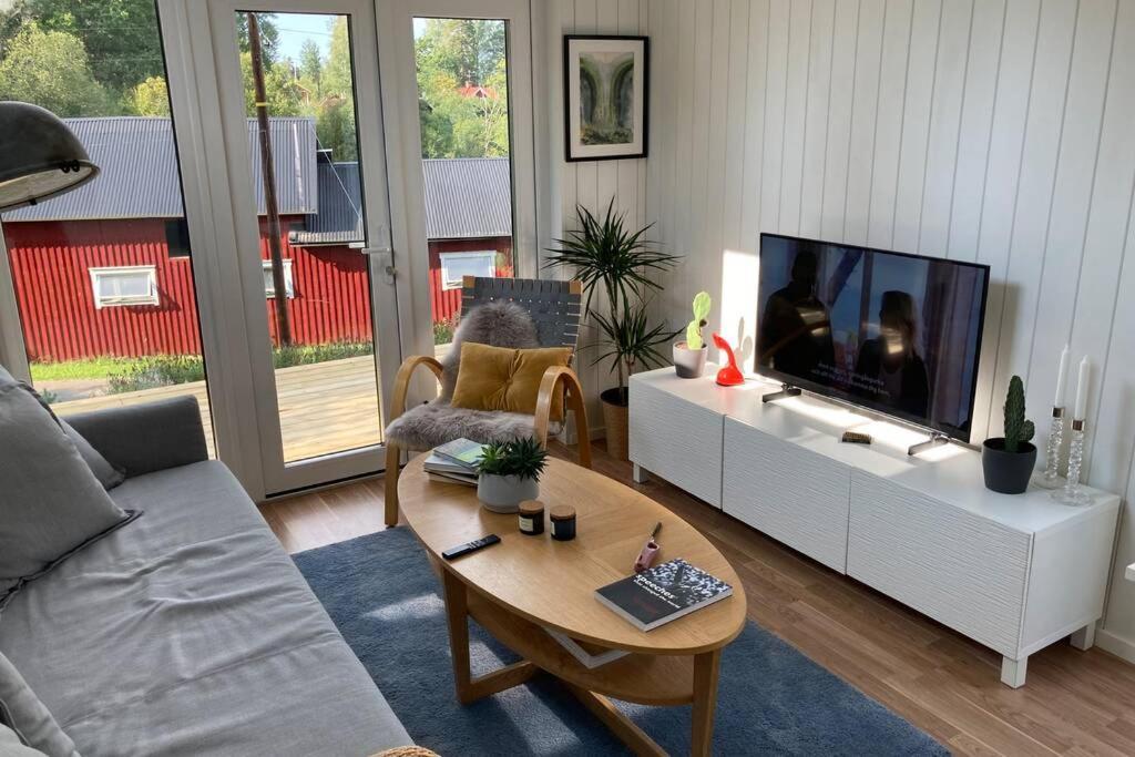 Cabin In The Woods, Close To Lake Maelaren Eskilstuna Eksteriør bilde
