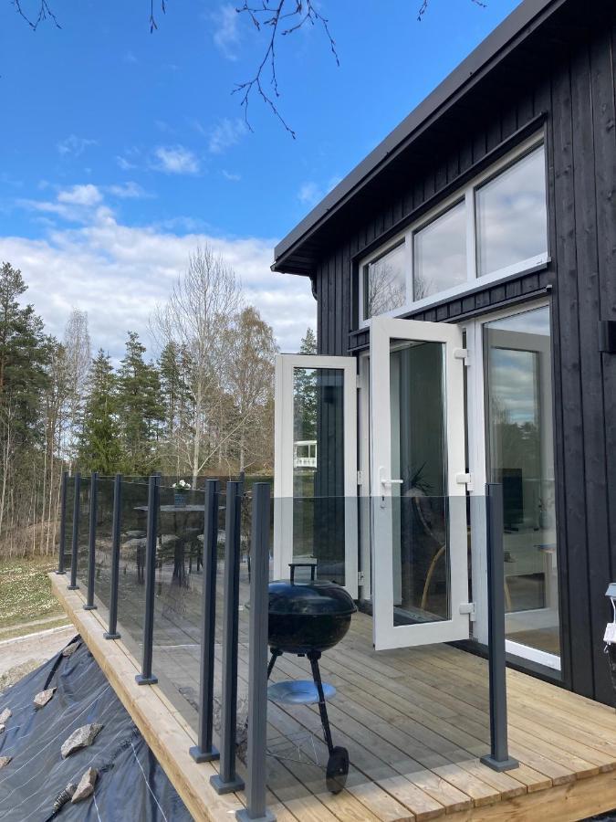Cabin In The Woods, Close To Lake Maelaren Eskilstuna Eksteriør bilde